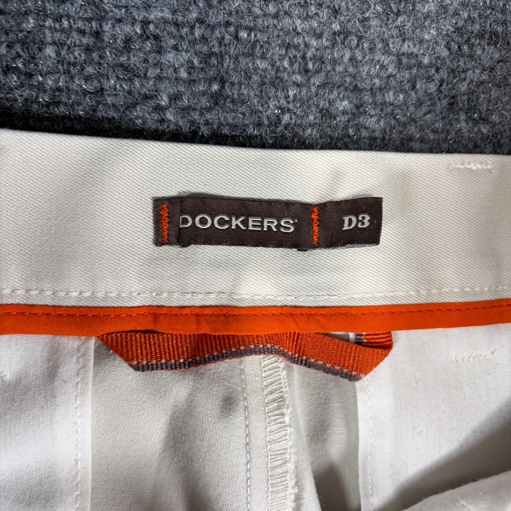 Dockers D3 Classic Fit Pleated Chinos Mens 34x31 Beige Khaki Cotton Pants - Picture 2 of 7